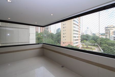 Varanda de apartamento para alugar com 3 quartos, 185m² em Real Parque, São Paulo