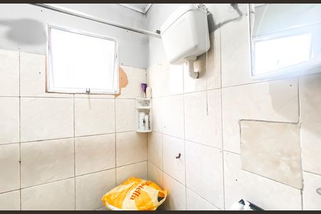 Banheiro de casa para alugar com 1 quarto, 30m² em Vila Ré, São Paulo