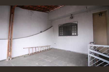 Casa para alugar com 150m², 2 quartos e 1 vaga Casa para alugar com 150m², 2 quartos e 1 vagaVaranda