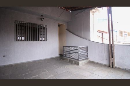 Casa para alugar com 150m², 2 quartos e 1 vaga Casa para alugar com 150m², 2 quartos e 1 vagaVaranda
