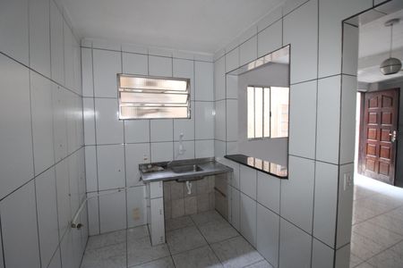 Sala / Cozinha de casa para alugar com 2 quartos, 80m² em Conjunto Residencial José Bonifácio, São Paulo