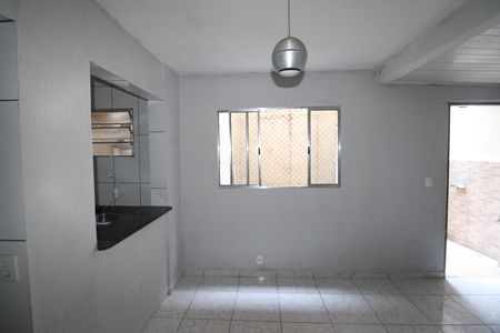 Casa para alugar com 80m², 2 quartos e sem vagaSala / Cozinha