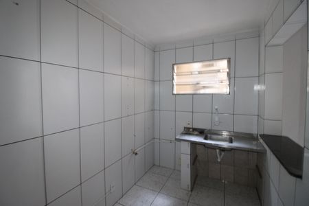 Sala / Cozinha de casa para alugar com 2 quartos, 80m² em Conjunto Residencial José Bonifácio, São Paulo
