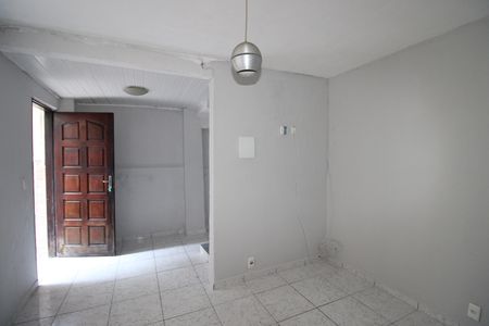 Sala / Cozinha de casa para alugar com 2 quartos, 80m² em Conjunto Residencial José Bonifácio, São Paulo