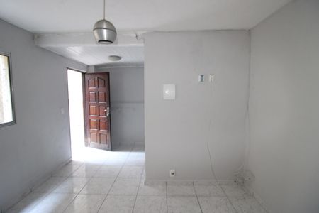 Sala / Cozinha de casa para alugar com 2 quartos, 80m² em Conjunto Residencial José Bonifácio, São Paulo