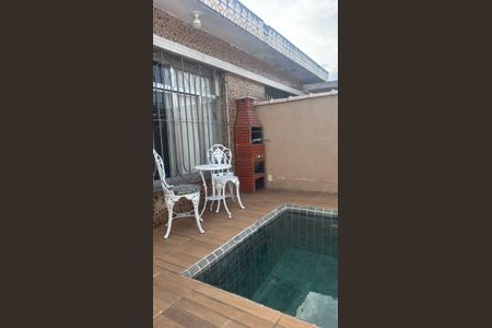 Casa para alugar com 140m², 2 quartos e 2 vagas Casa para alugar com 140m², 2 quartos e 2 vagasÁrea externa