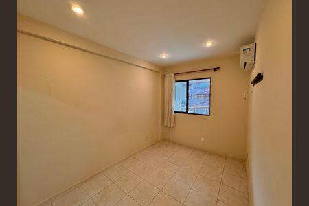 Apartamento à venda com 120m², 3 quartos e 2 vagas Apartamento à venda com 120m², 3 quartos e 2 vagasSuíte