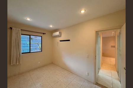 Apartamento à venda com 120m², 3 quartos e 2 vagas Apartamento à venda com 120m², 3 quartos e 2 vagasSuíte