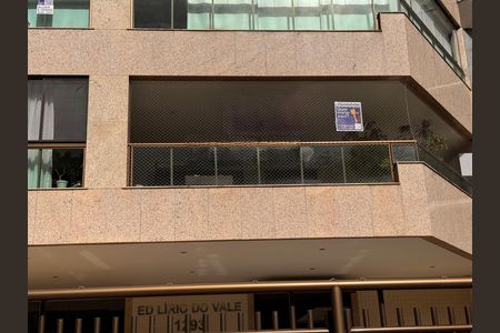Apartamento à venda com 120m², 3 quartos e 2 vagas Apartamento à venda com 120m², 3 quartos e 2 vagasPlaquinha Quinto Andar