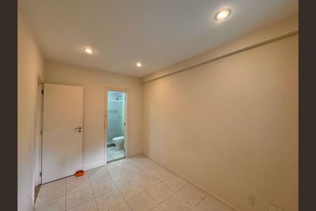 Apartamento à venda com 120m², 3 quartos e 2 vagas Apartamento à venda com 120m², 3 quartos e 2 vagasSuíte