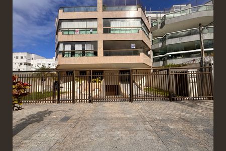 Apartamento à venda com 120m², 3 quartos e 2 vagas Apartamento à venda com 120m², 3 quartos e 2 vagasFachada