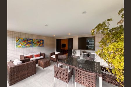 Apartamento à venda com 120m², 3 quartos e 2 vagas Apartamento à venda com 120m², 3 quartos e 2 vagasVaranda