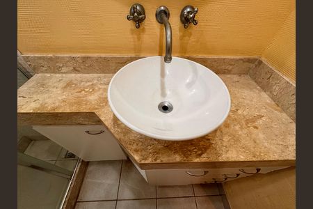 Apartamento à venda com 120m², 3 quartos e 2 vagas Apartamento à venda com 120m², 3 quartos e 2 vagasBanheiro Social