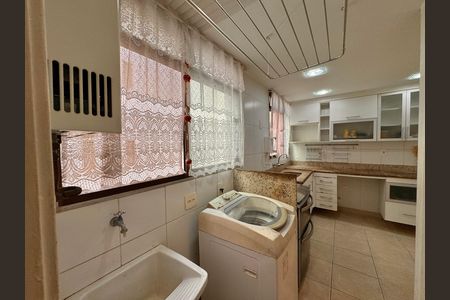 Apartamento à venda com 120m², 3 quartos e 2 vagas Apartamento à venda com 120m², 3 quartos e 2 vagasCozinha e Área de Serviço
