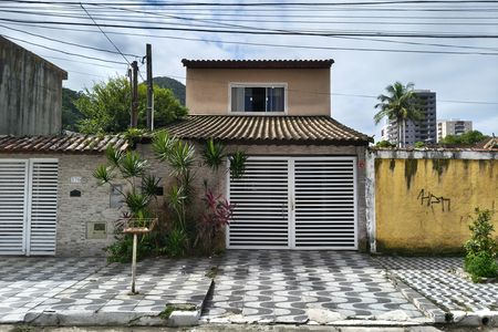Casa para alugar com 150m², 3 quartos e 2 vagas Casa para alugar com 150m², 3 quartos e 2 vagasFachada