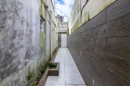Casa para alugar com 150m², 3 quartos e 2 vagas Casa para alugar com 150m², 3 quartos e 2 vagasCorredor lateral