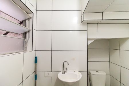 Casa para alugar com 33m², 2 quartos e sem vaga Casa para alugar com 33m², 2 quartos e sem vagaBanheiro