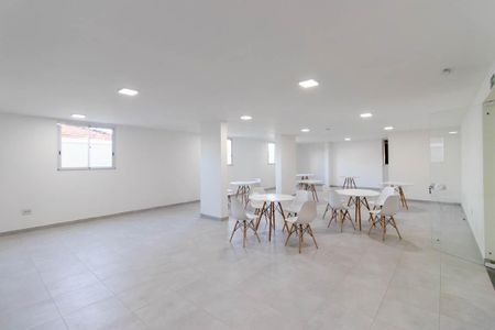 Apartamento à venda com 42m², 2 quartos e 1 vaga Apartamento à venda com 42m², 2 quartos e 1 vagaÁrea comum - Salão de festas