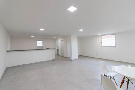 Apartamento à venda com 42m², 2 quartos e 1 vaga Apartamento à venda com 42m², 2 quartos e 1 vagaÁrea comum - Salão de festas