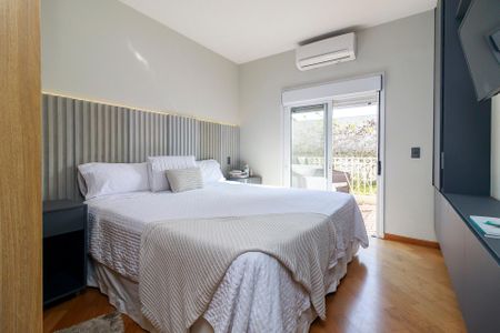 Casa de condomínio à venda com 212m², 4 quartos e 3 vagas Casa de condomínio à venda com 212m², 4 quartos e 3 vagasSuíte 1