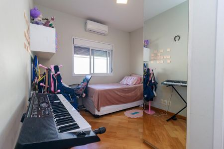 Casa de condomínio à venda com 212m², 4 quartos e 3 vagas Casa de condomínio à venda com 212m², 4 quartos e 3 vagasSuíte 2