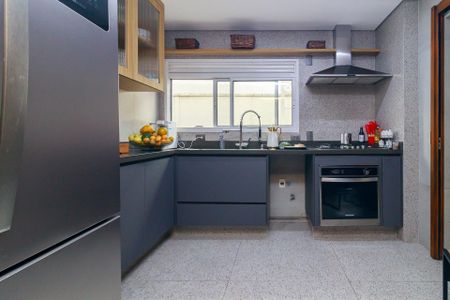 Casa de condomínio à venda com 212m², 4 quartos e 3 vagas Casa de condomínio à venda com 212m², 4 quartos e 3 vagasCozinha