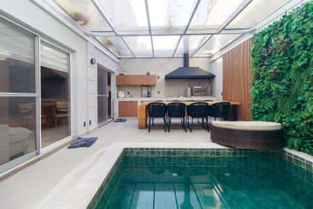 Casa de condomínio à venda com 212m², 4 quartos e 3 vagas Casa de condomínio à venda com 212m², 4 quartos e 3 vagasPiscina