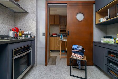 Casa de condomínio à venda com 212m², 4 quartos e 3 vagas Casa de condomínio à venda com 212m², 4 quartos e 3 vagasCozinha
