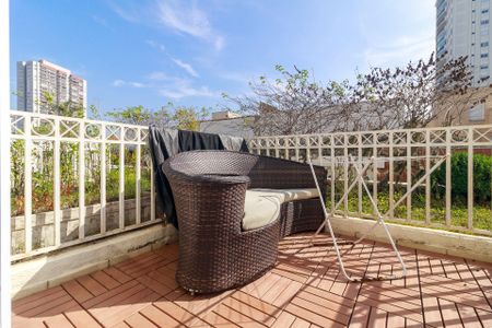 Casa de condomínio à venda com 212m², 4 quartos e 3 vagas Casa de condomínio à venda com 212m², 4 quartos e 3 vagasSuíte 1 - Varanda
