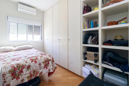 Casa de condomínio à venda com 212m², 4 quartos e 3 vagas Casa de condomínio à venda com 212m², 4 quartos e 3 vagasQuarto 4