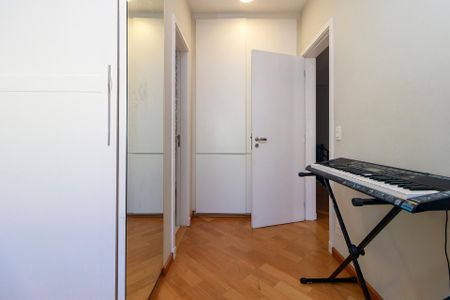 Casa de condomínio à venda com 212m², 4 quartos e 3 vagas Casa de condomínio à venda com 212m², 4 quartos e 3 vagasSuíte 2