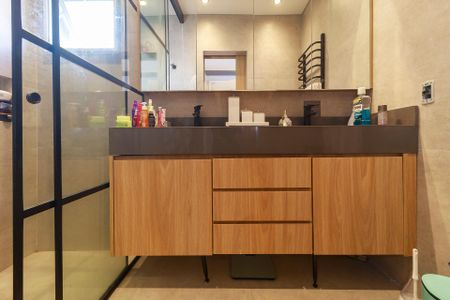 Casa de condomínio à venda com 212m², 4 quartos e 3 vagas Casa de condomínio à venda com 212m², 4 quartos e 3 vagasSuíte 1 - Banheiro