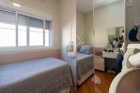 Casa de condomínio à venda com 212m², 4 quartos e 3 vagas Casa de condomínio à venda com 212m², 4 quartos e 3 vagasQuarto 3