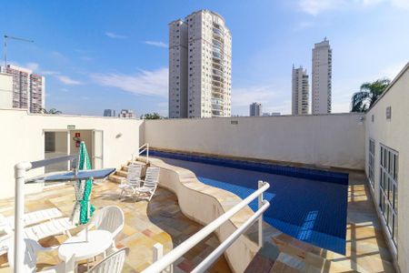 Casa de condomínio à venda com 212m², 4 quartos e 3 vagas Casa de condomínio à venda com 212m², 4 quartos e 3 vagasPiscina
