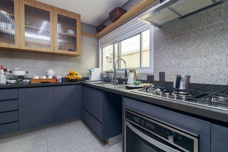 Casa de condomínio à venda com 212m², 4 quartos e 3 vagas Casa de condomínio à venda com 212m², 4 quartos e 3 vagasCozinha