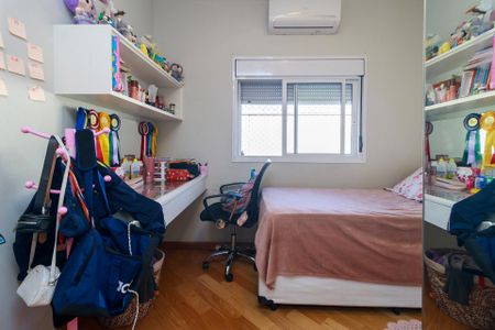 Casa de condomínio à venda com 212m², 4 quartos e 3 vagas Casa de condomínio à venda com 212m², 4 quartos e 3 vagasSuíte 2