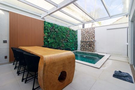 Casa de condomínio à venda com 212m², 4 quartos e 3 vagas Casa de condomínio à venda com 212m², 4 quartos e 3 vagasEspaço Gourmet