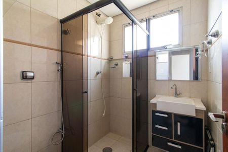 Banheiro de apartamento à venda com 2 quartos, 66m² em Ponte Preta, Campinas