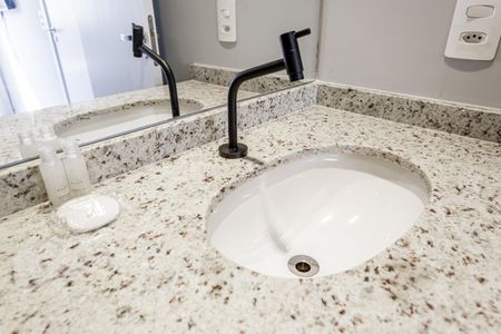 Apartamento para alugar com 26m², 1 quarto e sem vaga Apartamento para alugar com 26m², 1 quarto e sem vagaBanheiro da Suíte