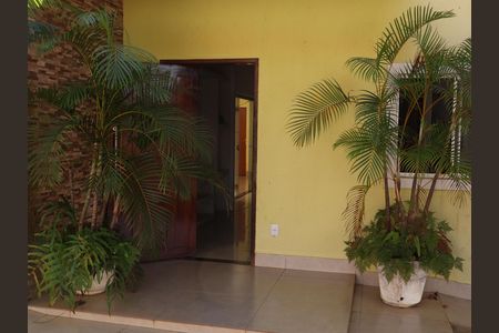 Casa para alugar com 95m², 2 quartos e 3 vagasEntrada