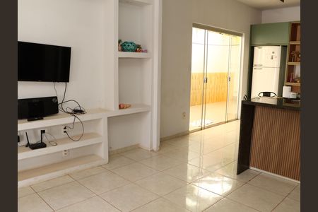Sala de TV de casa para alugar com 2 quartos, 95m² em Vila Jardim São Judas Tadeu, Goiânia