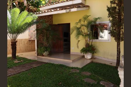 Casa para alugar com 95m², 2 quartos e 3 vagasEntrada