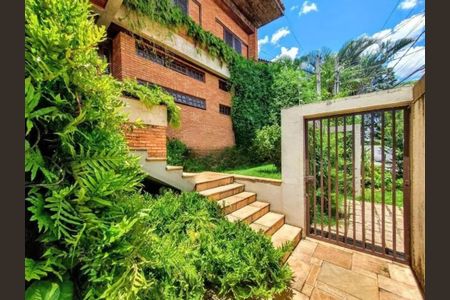 Casa à venda com 622m², 5 quartos e 6 vagas Casa à venda com 622m², 5 quartos e 6 vagasFoto 03
