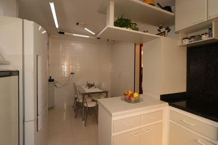 Apartamento à venda com 140m², 3 quartos e 2 vagasCozinha
