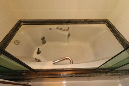 Apartamento à venda com 140m², 3 quartos e 2 vagasBanheiro da Suíte - Banheira