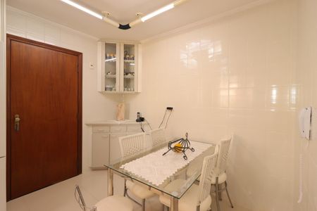 Apartamento à venda com 140m², 3 quartos e 2 vagasCozinha