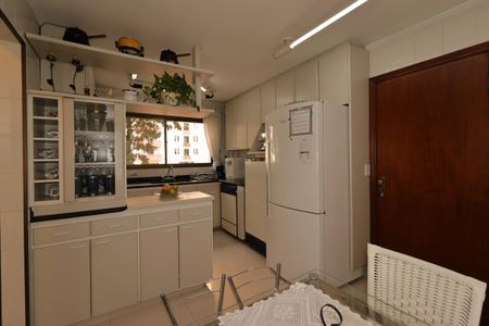 Apartamento à venda com 140m², 3 quartos e 2 vagasCozinha