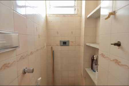 Apartamento para alugar com 80m², 2 quartos e sem vaga Apartamento para alugar com 80m², 2 quartos e sem vagaBanheiro de Serviço