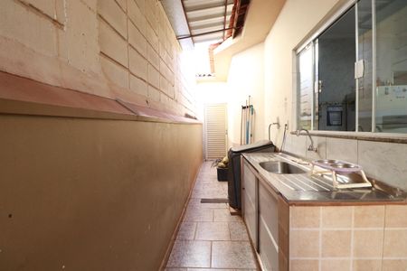 Casa para alugar com 100m², 2 quartos e 2 vagasÁrea de serviço 