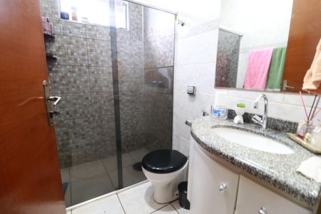Casa para alugar com 100m², 2 quartos e 2 vagasBanheiro 